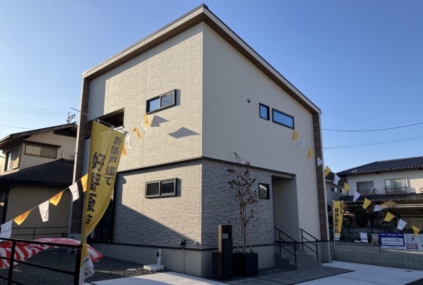 熊本市東区戸島1丁目　2階建　４LDK