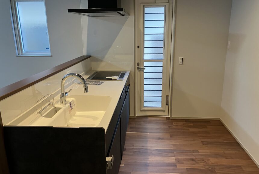 熊本市東区戸島1丁目　2階建　４LDK